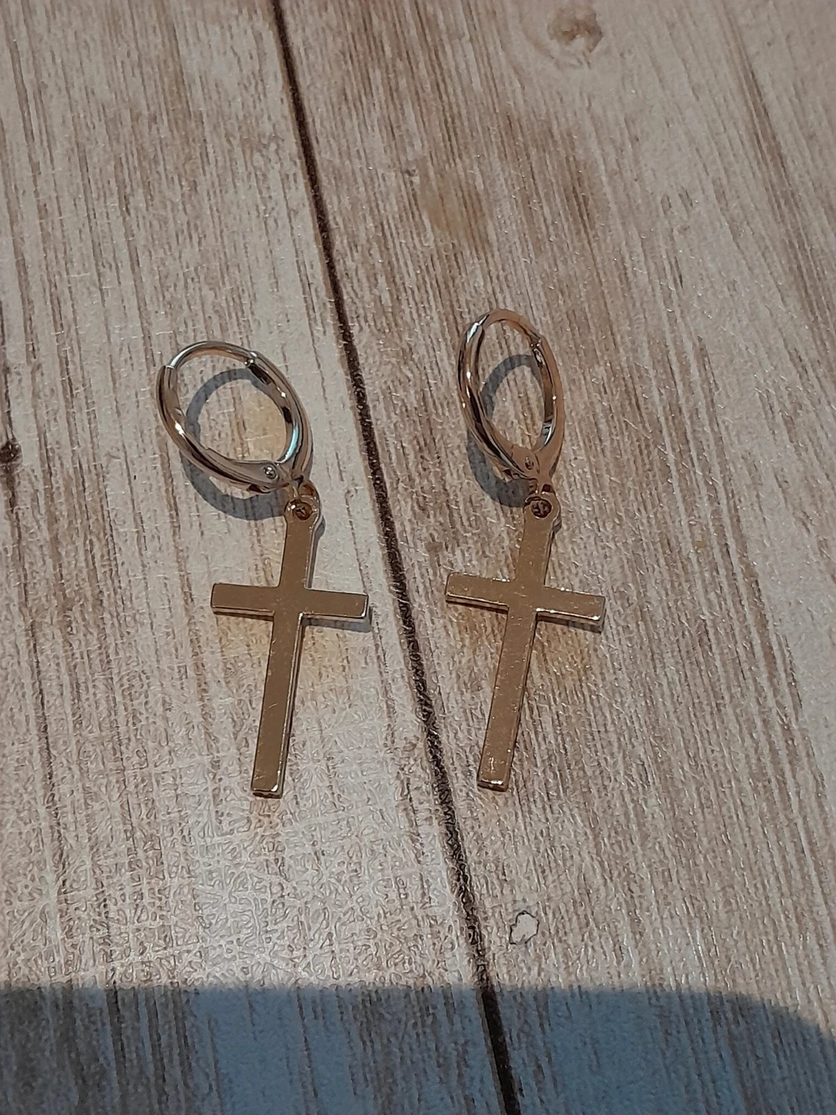 Boucles d'oreilles pendantes, petite croix, dorées